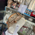 Luxury Diamond Tonneau Watch rakh sakte hain