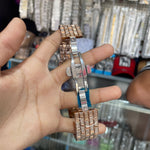 Luxury Diamond Tonneau Watch rakh sakte hain